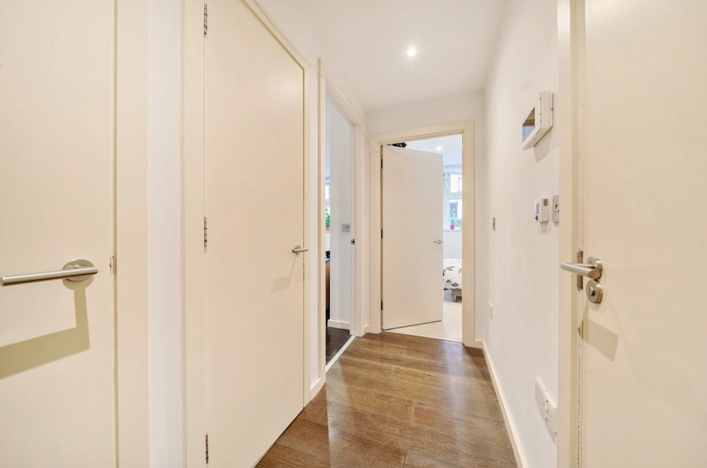 1 bedroom apartments/flats for sale in Drummond Way, Highbury and Islington - N1 view 8