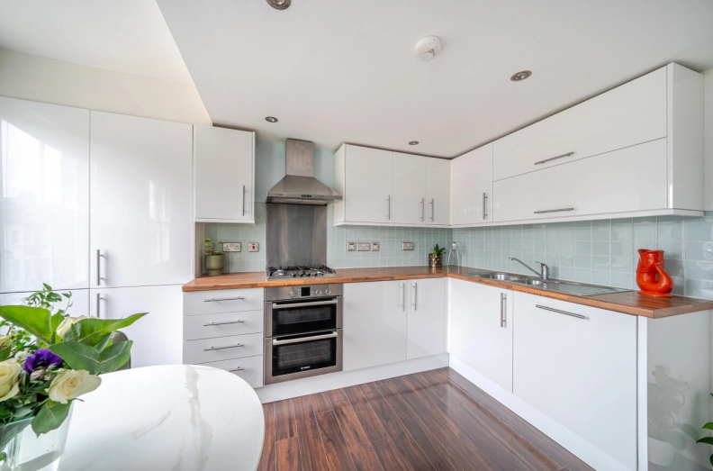 1 bedroom apartments/flats to sale in Chetwynd Road, London-image 9