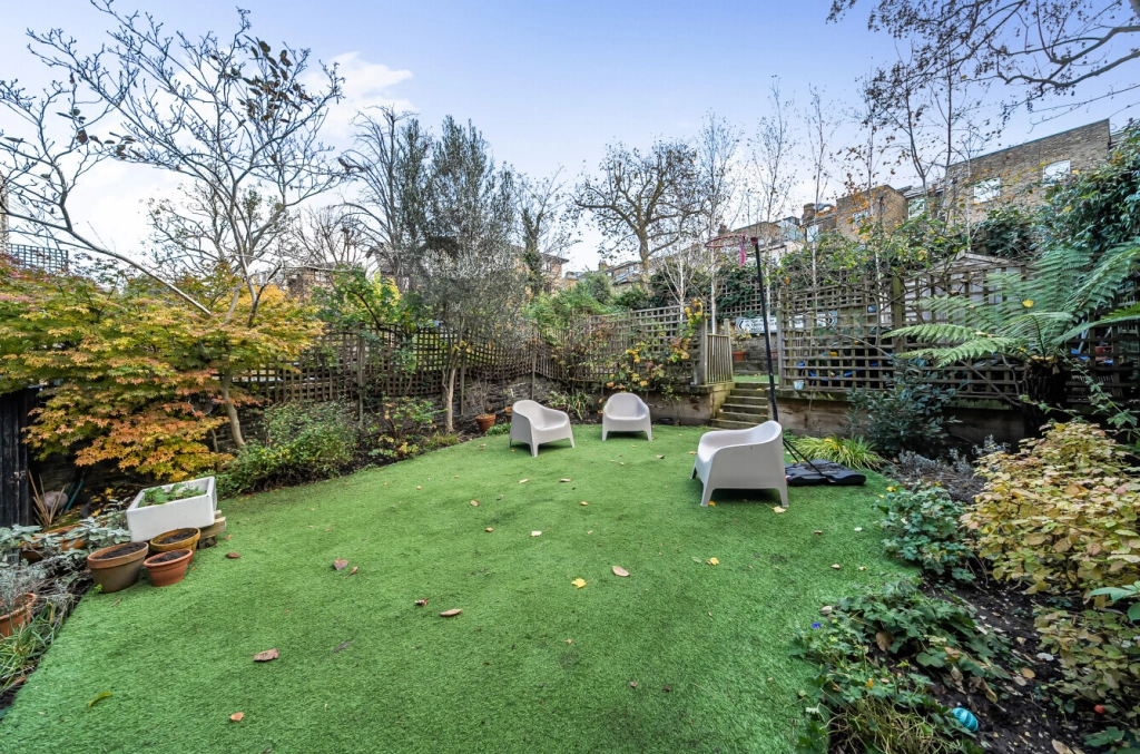 4 bedrooms houses for sale in Burghley Road, Kentish Town - NW5 view 4