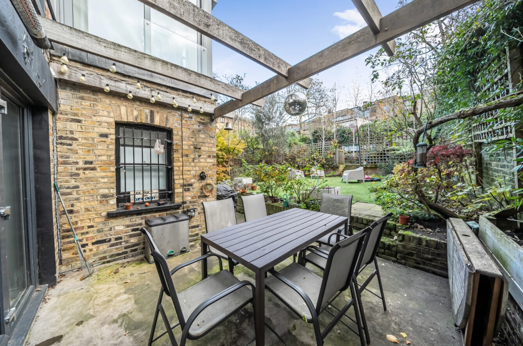 4 bedrooms houses for sale in Burghley Road, Kentish Town - NW5 view 12