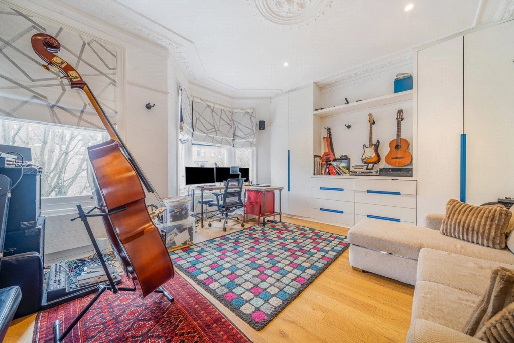 5 bedrooms houses for sale in St. Georges Avenue, Tufnell Park - N7 view 6