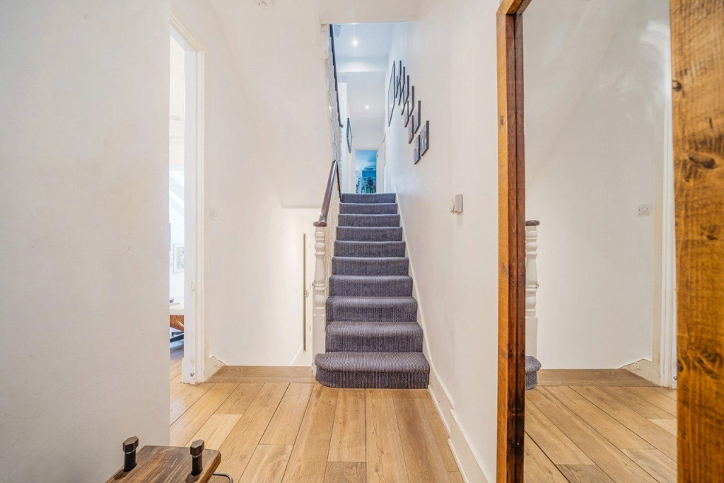 5 bedrooms houses for sale in St. Georges Avenue, Tufnell Park - N7 view 5