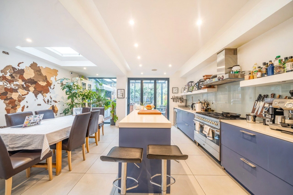 5 bedrooms houses for sale in St. Georges Avenue, Tufnell Park - N7 view 12