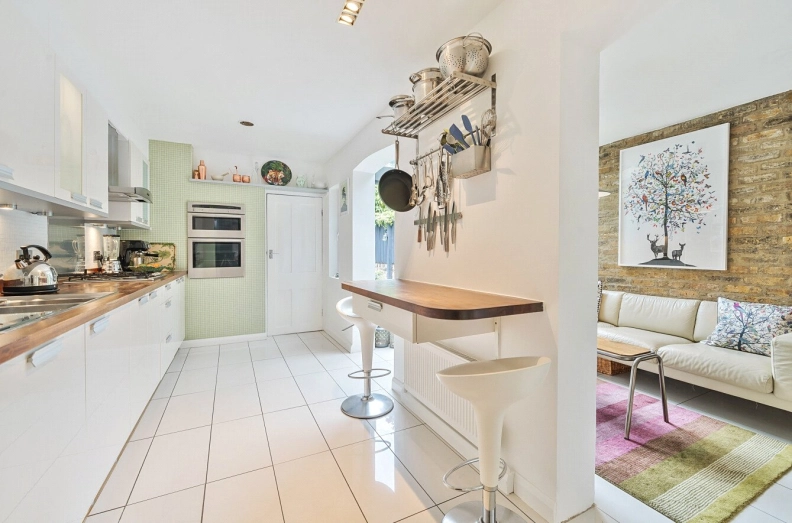 3 bedrooms houses to sale in Landseer Road, Islington-image 5