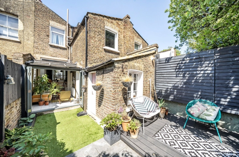 3 bedrooms houses to sale in Landseer Road, Islington-image 8