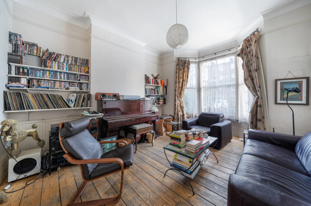 6 bedrooms houses for sale in St. Georges Avenue, London - N7 view 3