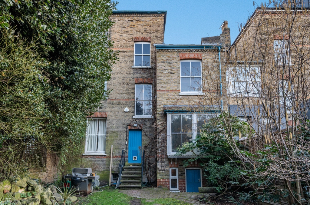 6 bedrooms houses for sale in St. Georges Avenue, London - N7 view 10