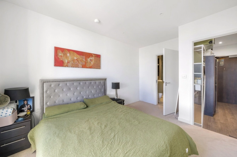 2 bedrooms apartments/flats to sale in Woodberry Down, London-image 7