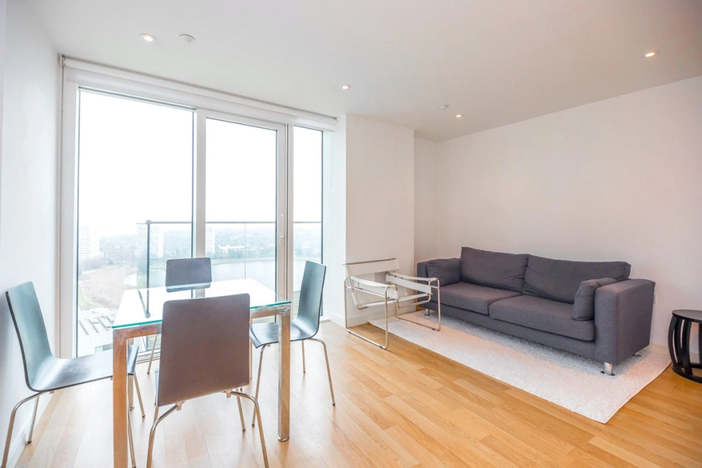 1 bedroom apartments/flats for sale in Woodberry Grove, London - N4 view 3