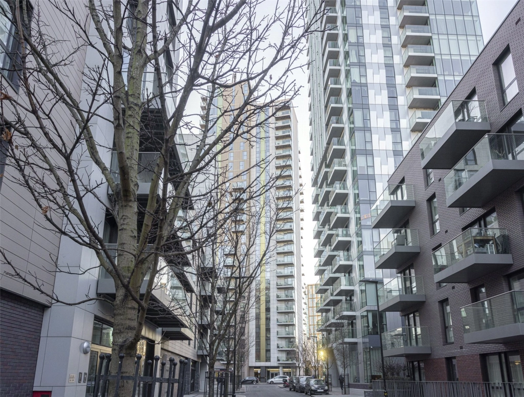 1 bedroom apartments/flats for sale in Woodberry Grove, London - N4 view 6