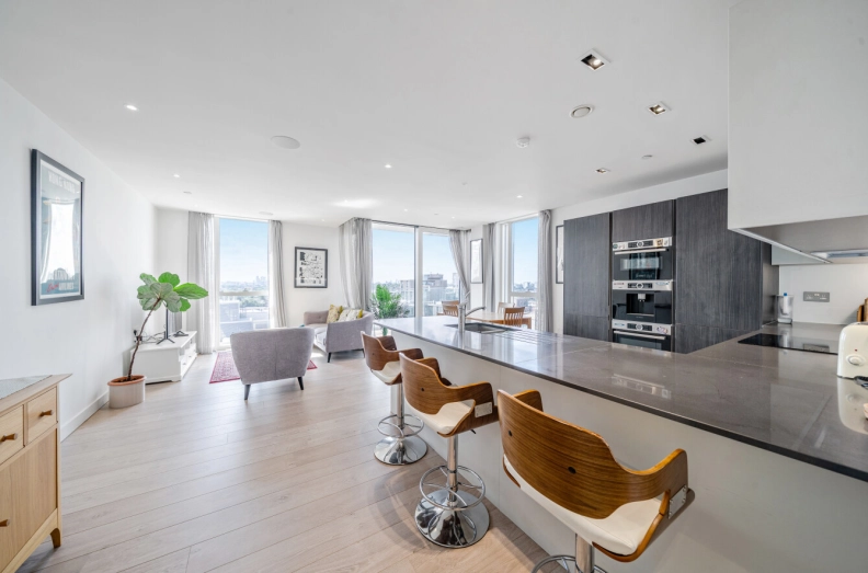 3 bedrooms apartments/flats to sale in Woodberry Down, London-image 1