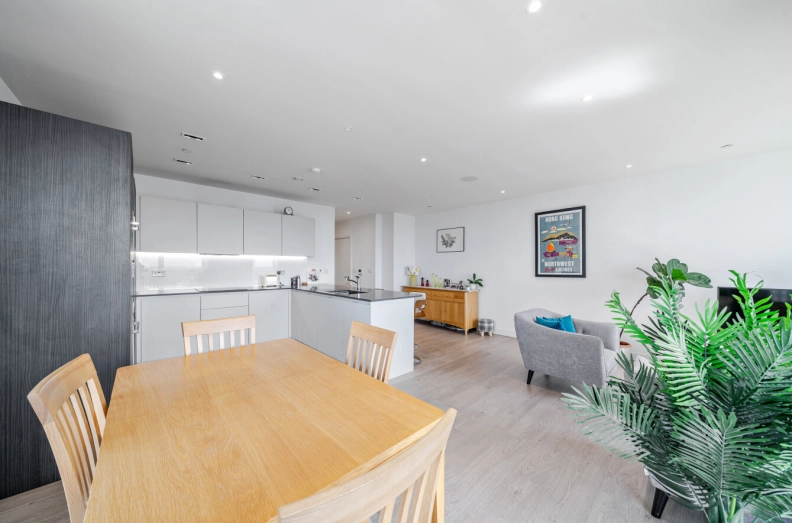 3 bedrooms apartments/flats for sale in Woodberry Down, London - N4 view 16