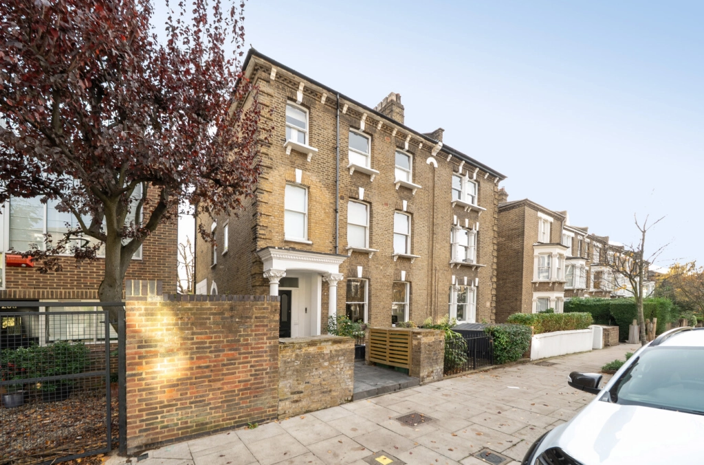 2 bedrooms apartments/flats for sale in Lady Somerset Road, Kentish Town, London - NW5 view 8