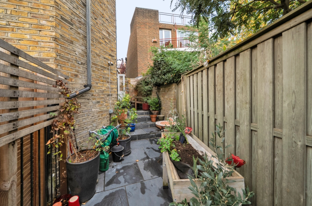 2 bedrooms apartments/flats for sale in Lady Somerset Road, Kentish Town, London - NW5 view 16