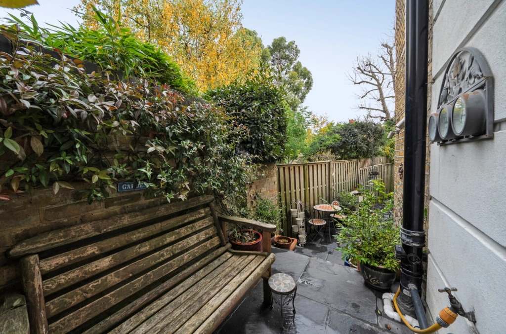 2 bedrooms apartments/flats for sale in Lady Somerset Road, Kentish Town, London - NW5 view 17