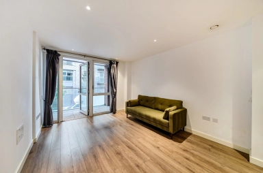 Devan Grove, London - N4 view 13