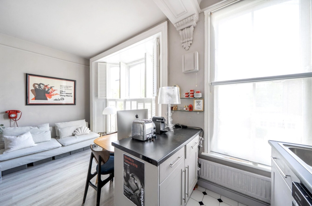 1 bedroom apartments/flats for sale in Bickerton Road, St John's Grove Conservation Area - N19 view 6