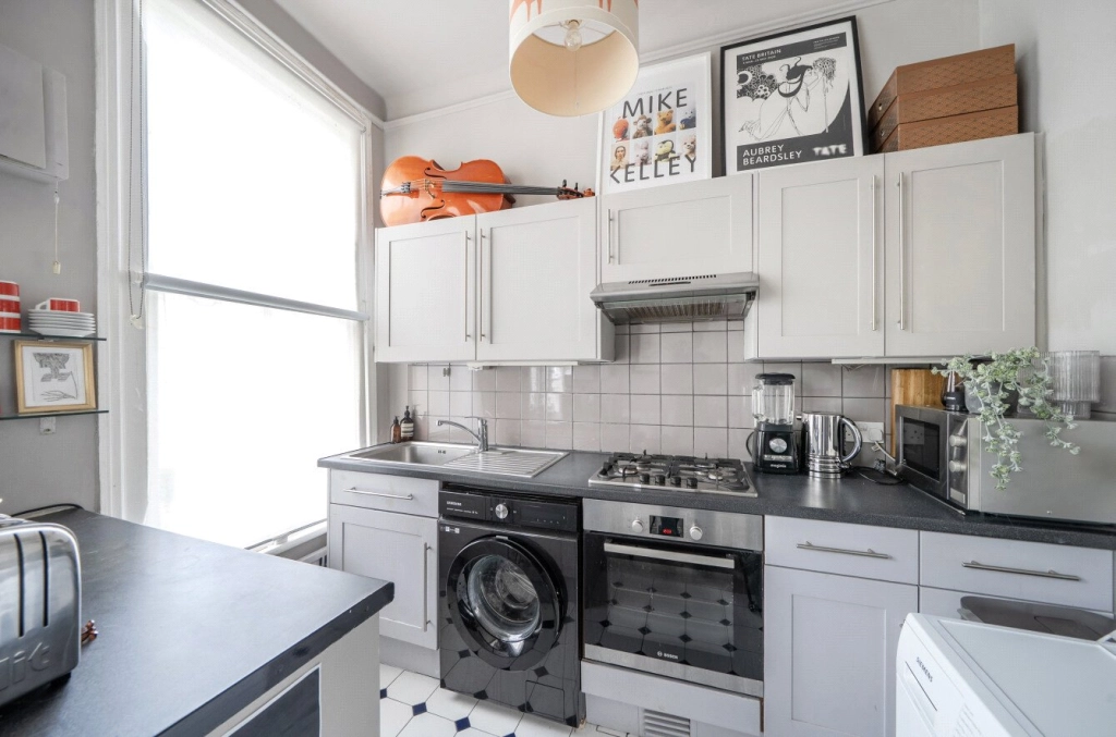1 bedroom apartments/flats for sale in Bickerton Road, St John's Grove Conservation Area - N19 view 5