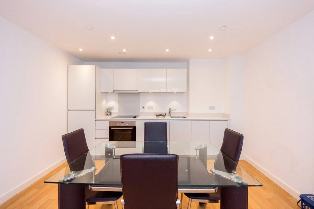 2 bedrooms apartments/flats for sale in Woodberry Grove, London - N4 view 3