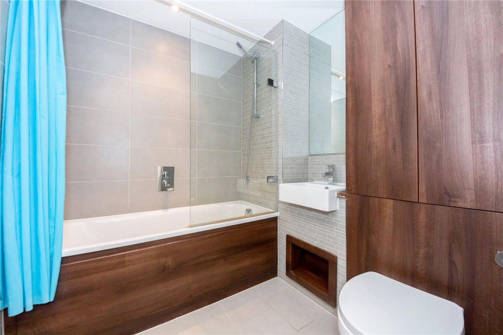 2 bedrooms apartments/flats for sale in Woodberry Grove, London - N4 view 8
