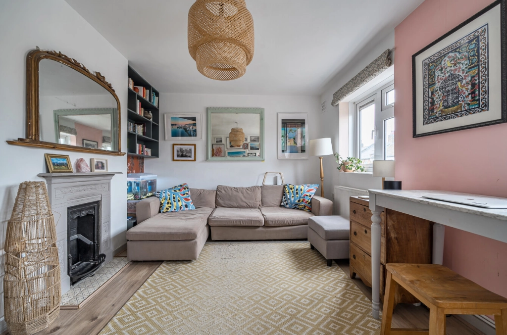 3 bedrooms apartments/flats for sale in Oakford Road, Kentish Town - NW5 view 15