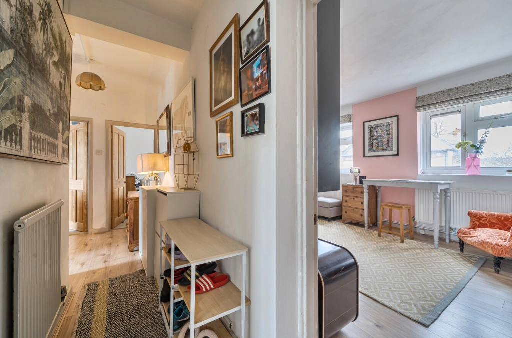 3 bedrooms apartments/flats for sale in Oakford Road, Kentish Town - NW5 view 16