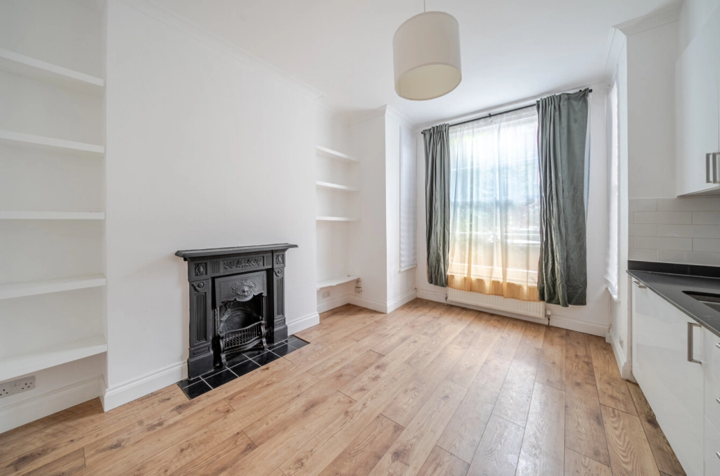 2 bedrooms apartments/flats for sale in Marlborough Road, London - N19 view 2