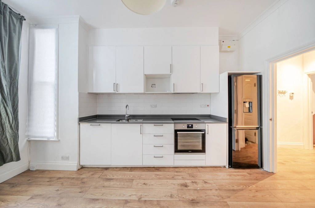 2 bedrooms apartments/flats for sale in Marlborough Road, London - N19 view 3