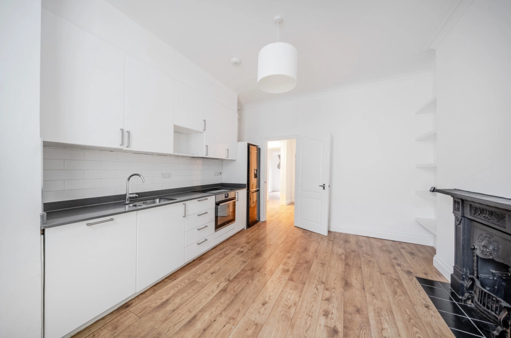 2 bedrooms apartments/flats for sale in Marlborough Road, London - N19 view 4