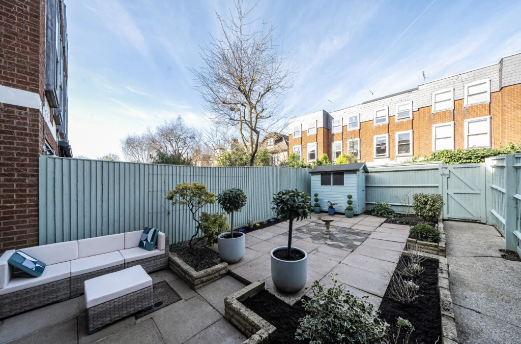 4 bedrooms houses for sale in St. Albans Road, Dartmouth Park - NW5 view 10