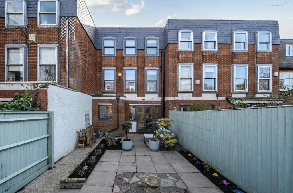 4 bedrooms houses for sale in St. Albans Road, Dartmouth Park - NW5 view 17