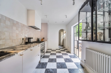 Charlton Kings Road, Kentish Town - NW5 view 5