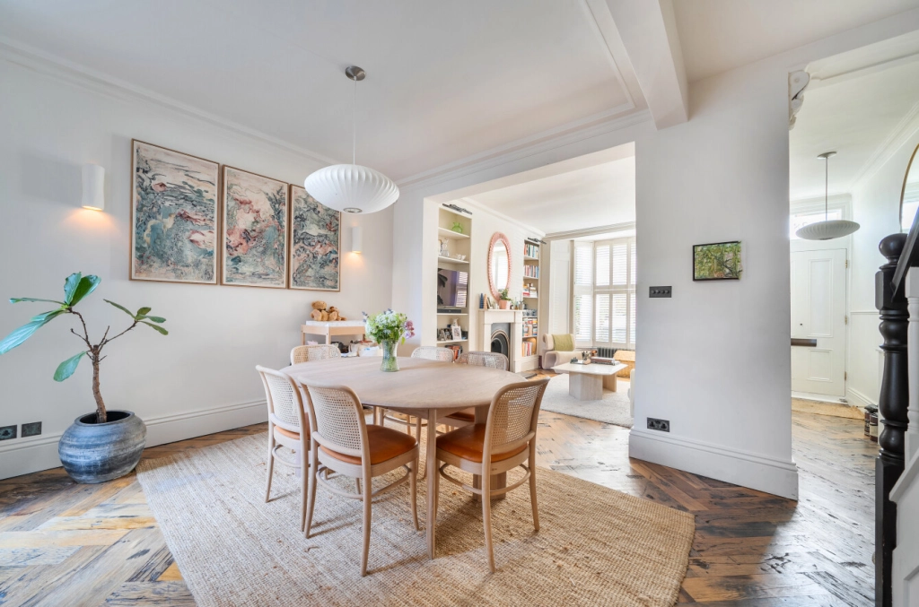 3 bedrooms houses for sale in Charlton Kings Road, Kentish Town - NW5 view 2