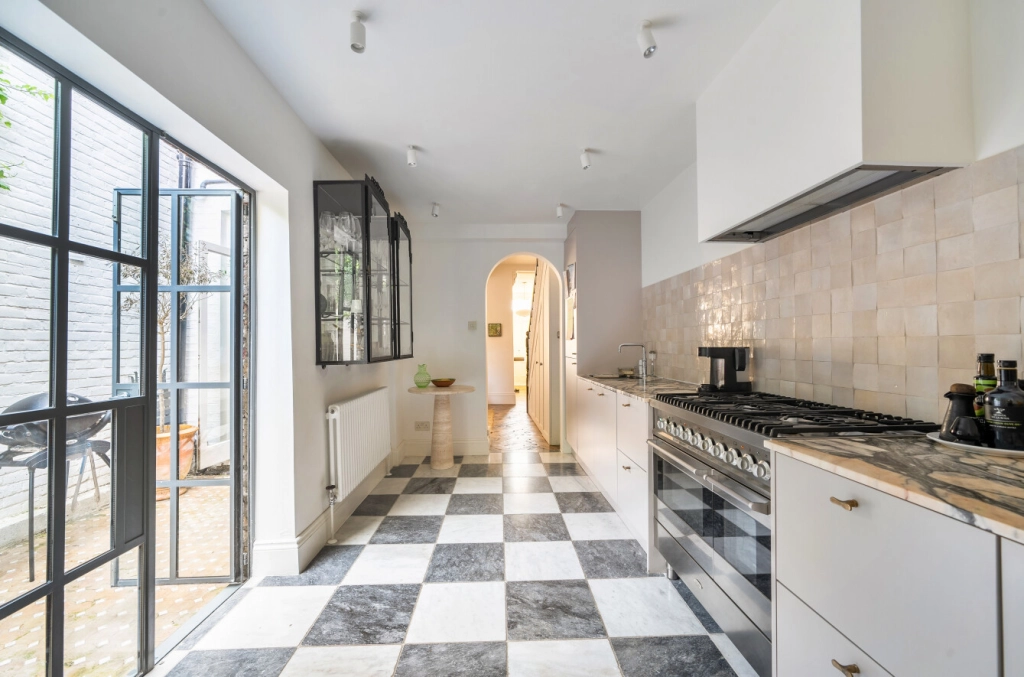 3 bedrooms houses for sale in Charlton Kings Road, Kentish Town - NW5 view 12