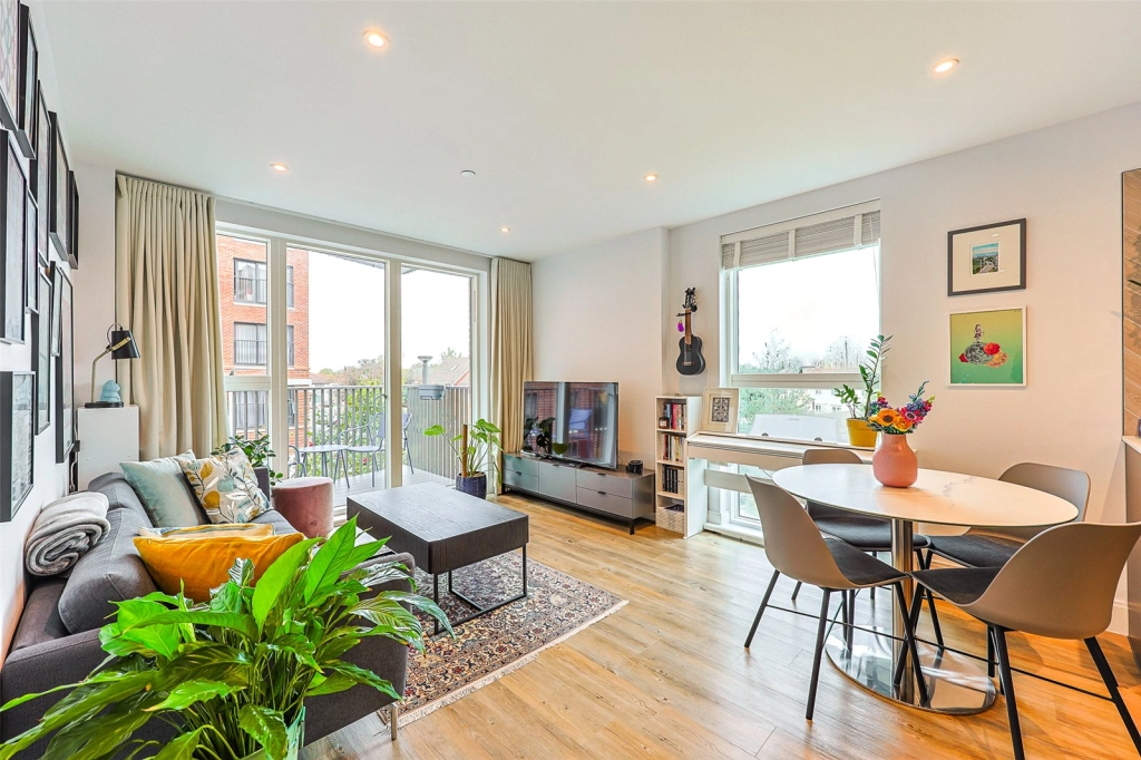 2 bedrooms apartments/flats for sale in Memorial Avenue, Slough, Berkshire - SL1 view 2