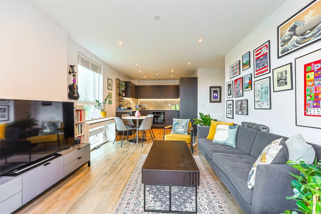 2 bedrooms apartments/flats for sale in Memorial Avenue, Slough, Berkshire - SL1 view 1