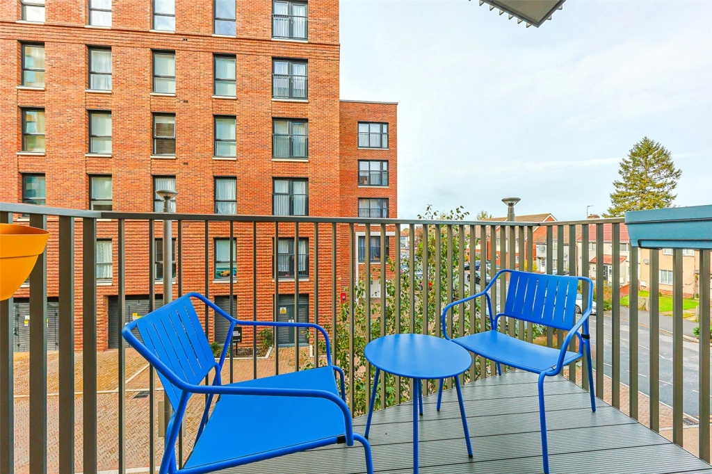 2 bedrooms apartments/flats for sale in Memorial Avenue, Slough, Berkshire - SL1 view 8