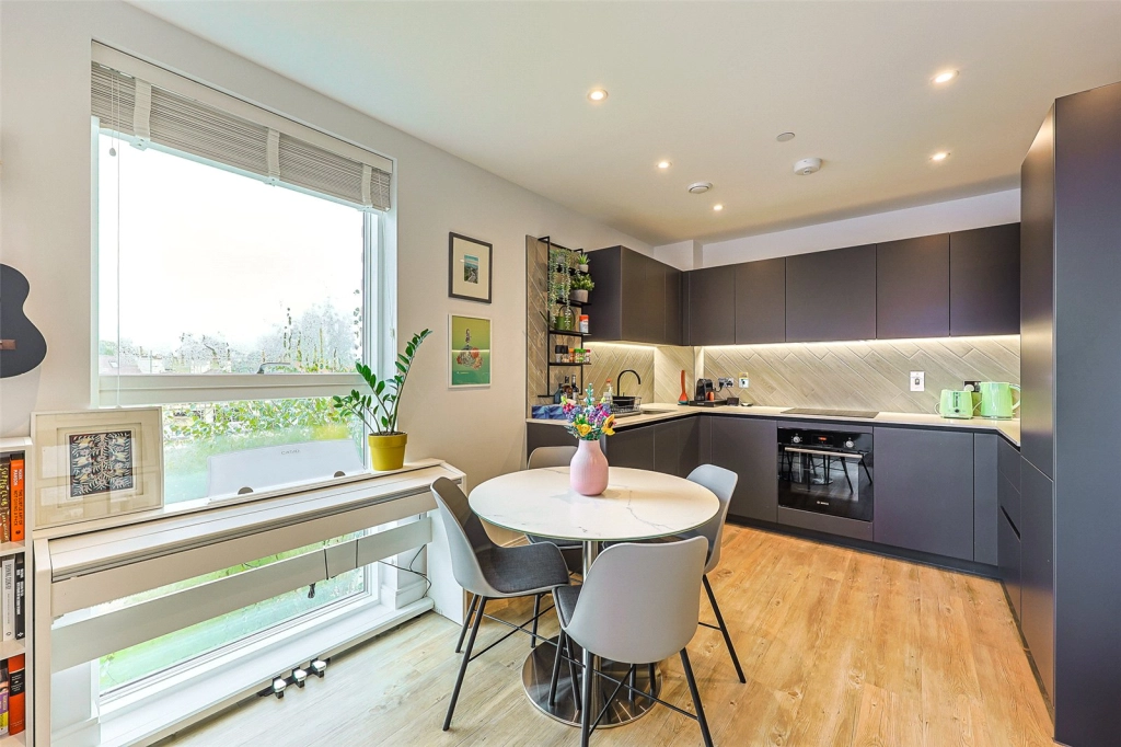 2 bedrooms apartments/flats for sale in Memorial Avenue, Slough, Berkshire - SL1 view 13