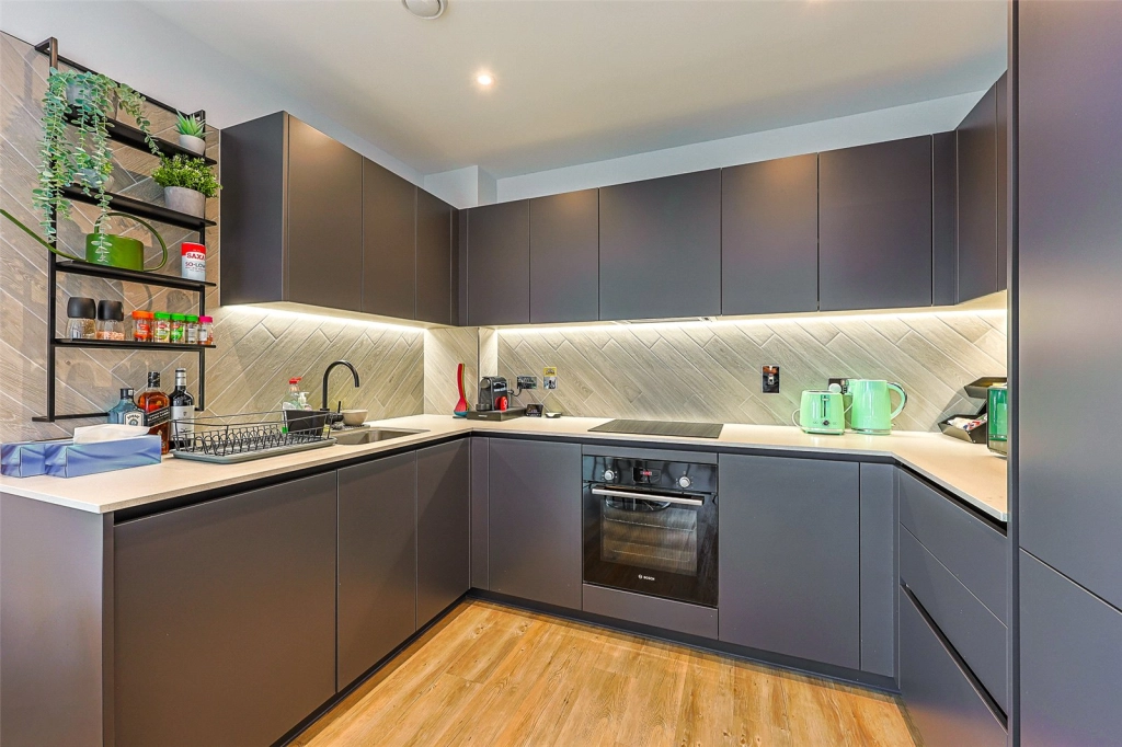 2 bedrooms apartments/flats for sale in Memorial Avenue, Slough, Berkshire - SL1 view 6