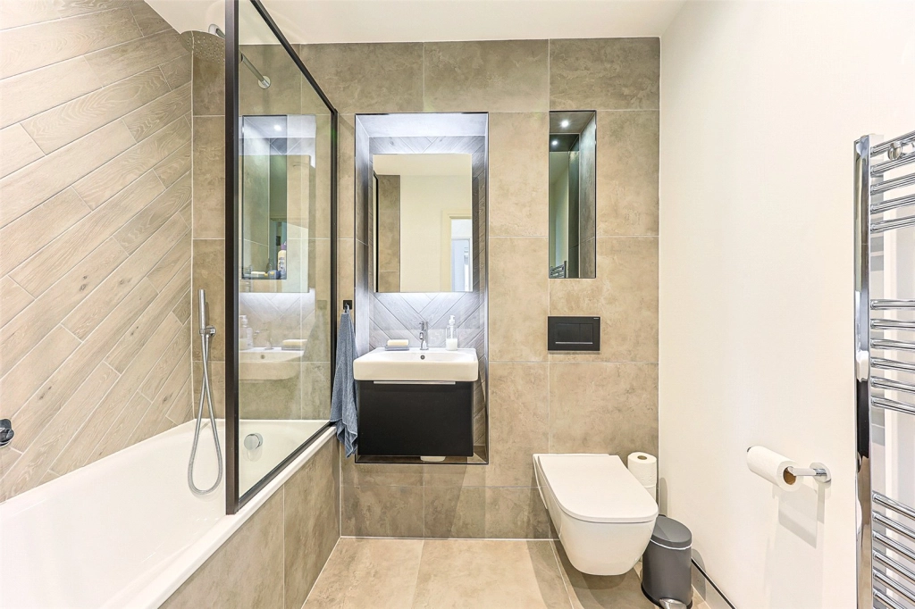 2 bedrooms apartments/flats for sale in Memorial Avenue, Slough, Berkshire - SL1 view 7