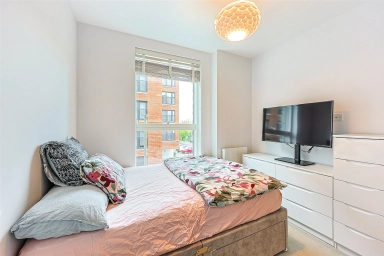 Memorial Avenue, Slough, Berkshire - SL1 view 19