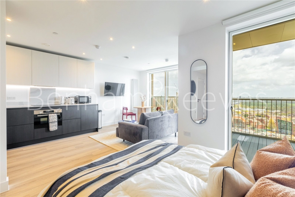 1 bedroom apartments/flats for sale in Heartwood Boulevard, London - W3 view 4