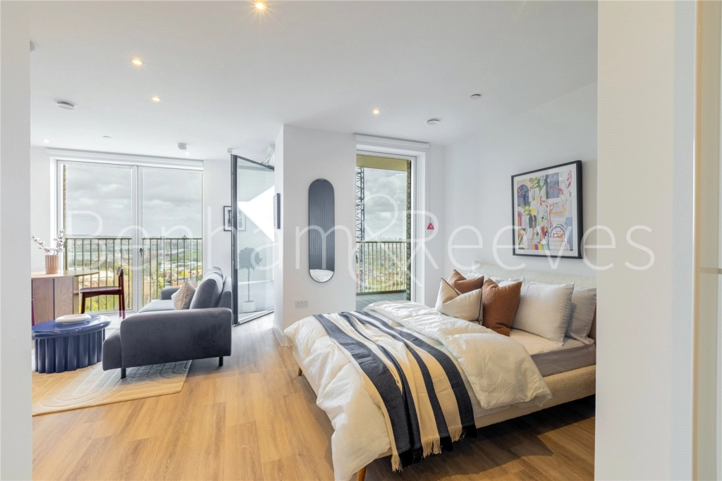 1 bedroom apartments/flats for sale in Heartwood Boulevard, London - W3 view 6