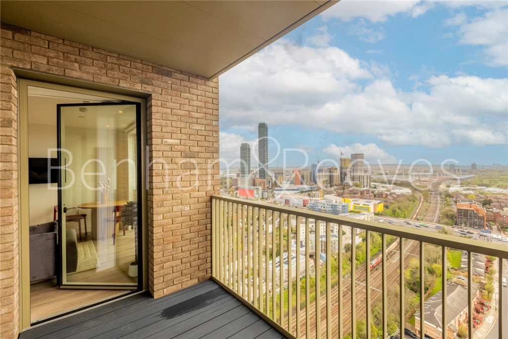 1 bedroom apartments/flats for sale in Heartwood Boulevard, London - W3 view 12