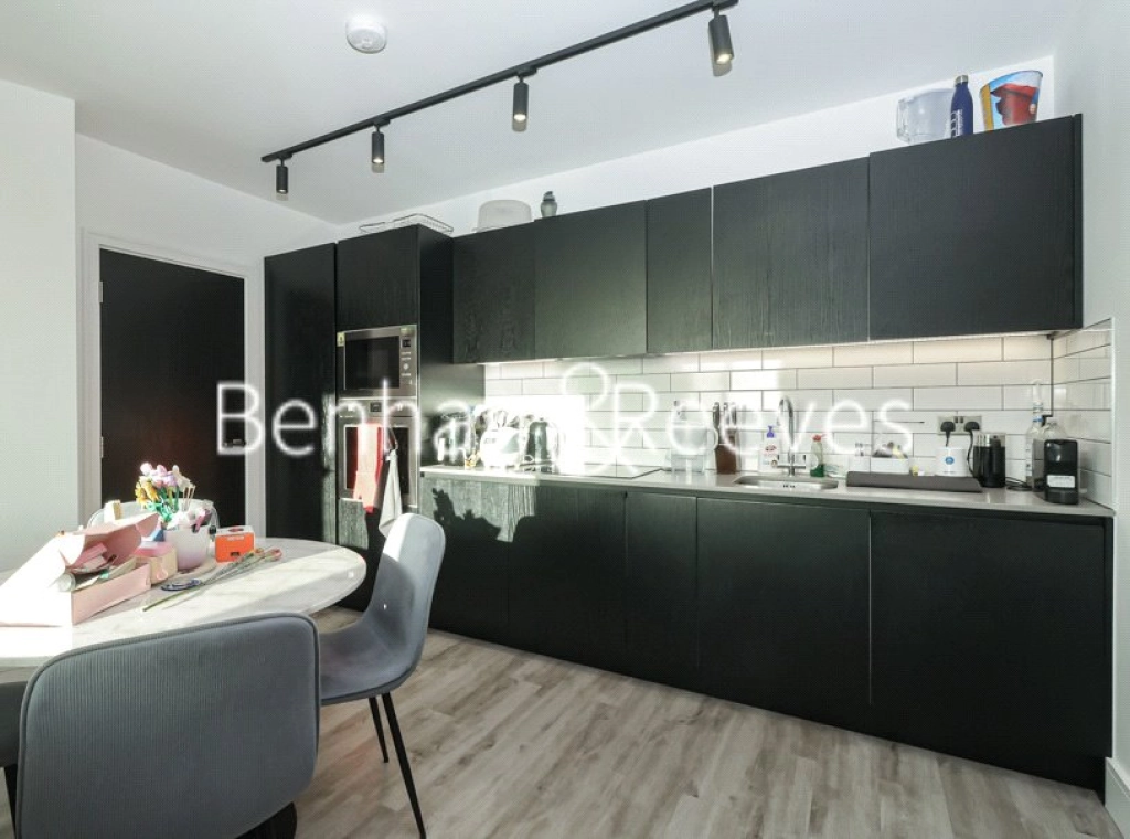 2 bedrooms apartments/flats for sale in Portal Way, London - W3 view 2