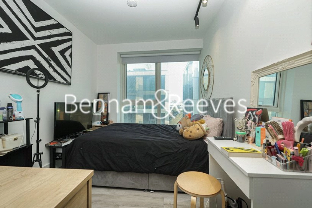 2 bedrooms apartments/flats for sale in Portal Way, London - W3 view 17