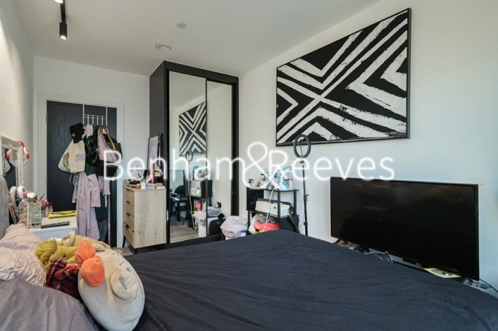 2 bedrooms apartments/flats for sale in Portal Way, London - W3 view 19