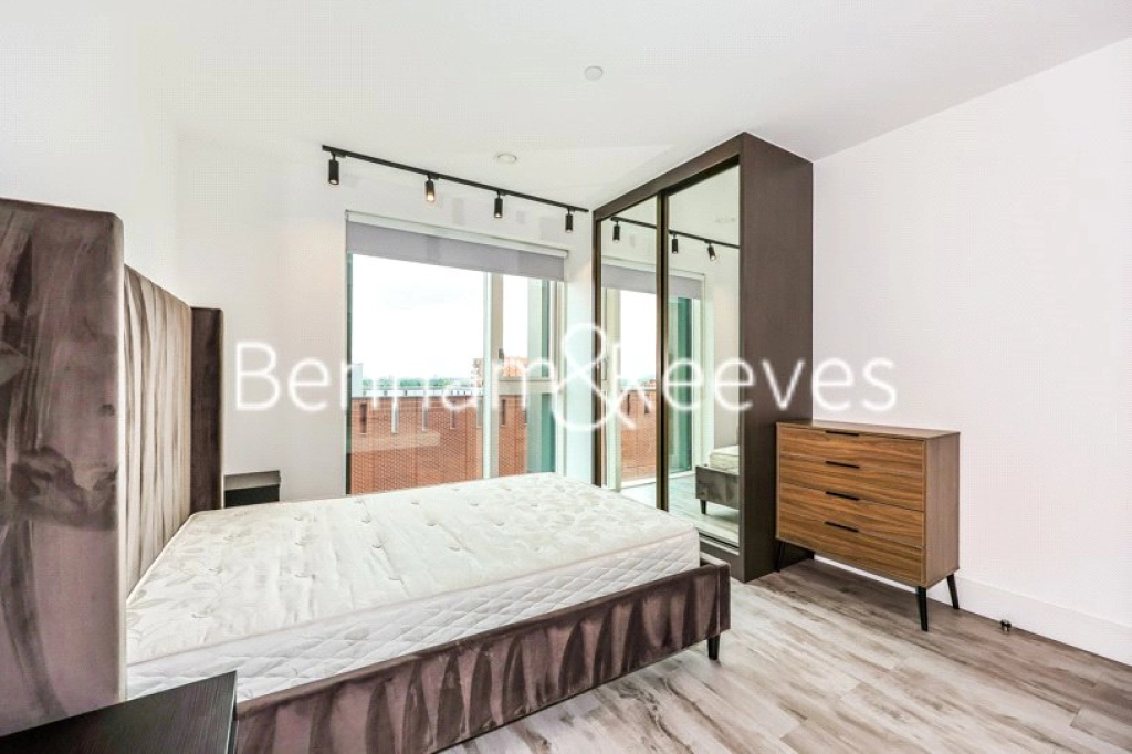 2 bedrooms apartments/flats for sale in Portal Way, London - W3 view 4