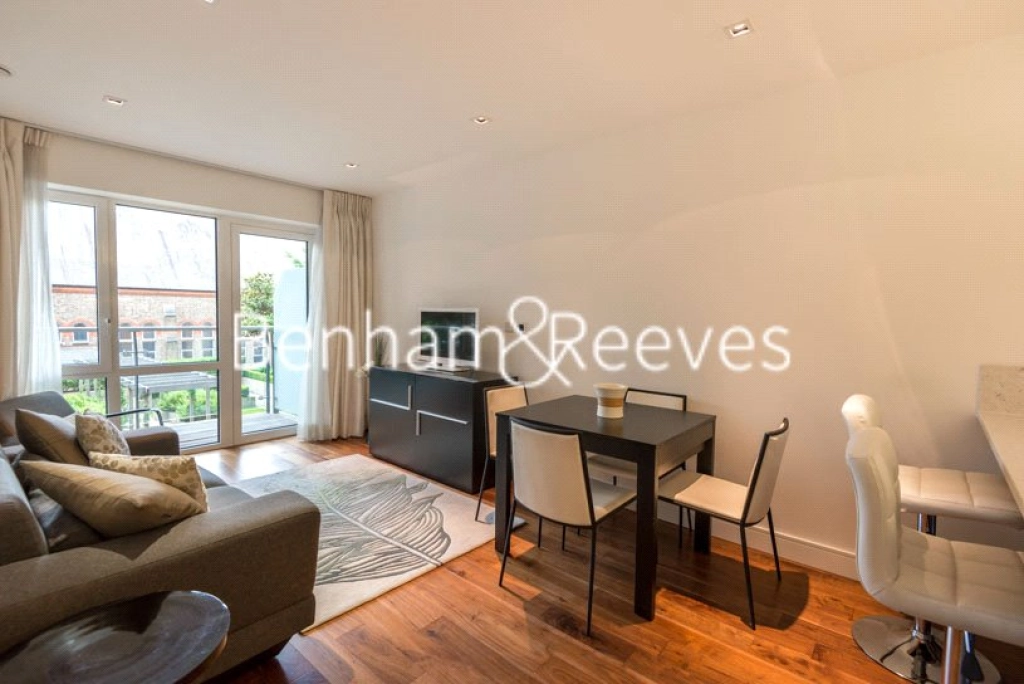 2 bedrooms apartments/flats for sale in Longfield Avenue, London - W5 view 2