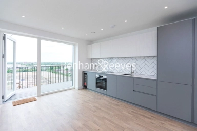 Cedrus Avenue, Southall - UB1 view 1